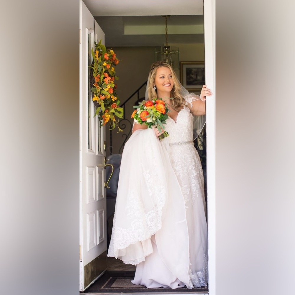 Essense of Australia A-LINE WEDDING DRESS WITH ORGANZA SKIRT